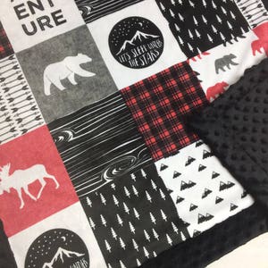 Coperta Minky Moose & Bear / Coperta Bear per neonato / Moose Nursery / ADVENTURE Patchwork / &quot;dormi sotto le stelle&quot; / Regalo per neonato rosso