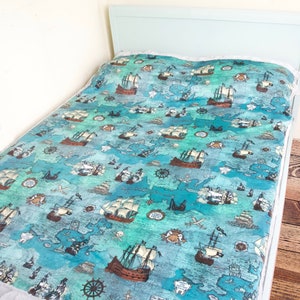 Minky Piraten-Decke | Piraten Karte Minky Decke | Große Minky Decke | Piraten werfen | Piraten Schiff Raum Dekor | Gestickten Namen hinzufügen