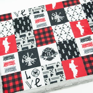 Kocyk Minky | Strażak "LOVE" | Czerwony, Czarny, Kratka | Dodaj haftowane imię | 6 rozmiarów: niemowlę, dziecko, nastolatek, dorosły