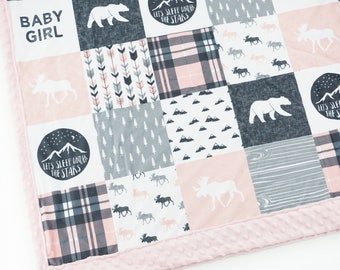 Manta de bebé Woodland Minky: patchwork de oso, alce, rosa y gris