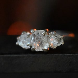 Ruwe diamanten verlovingsring, tijdloze trouwring, klassieke diamanten ring, hedendaagse kwartsring, sterlingzilveren trouwring, Avellogift