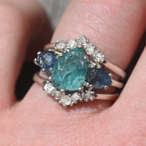 Eleganter Türkis Edelstein Ring mit Diamant Halo - Handgefertigter Silberschmuck - Einzigartiger Verlobungsring für Sie