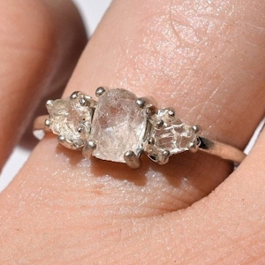 Ruwe verlovingsring met drie diamanten Ruwe diamanten ring Sterlingzilveren trouwring maat 7 grote verlovingsring diamanten ring jubileum