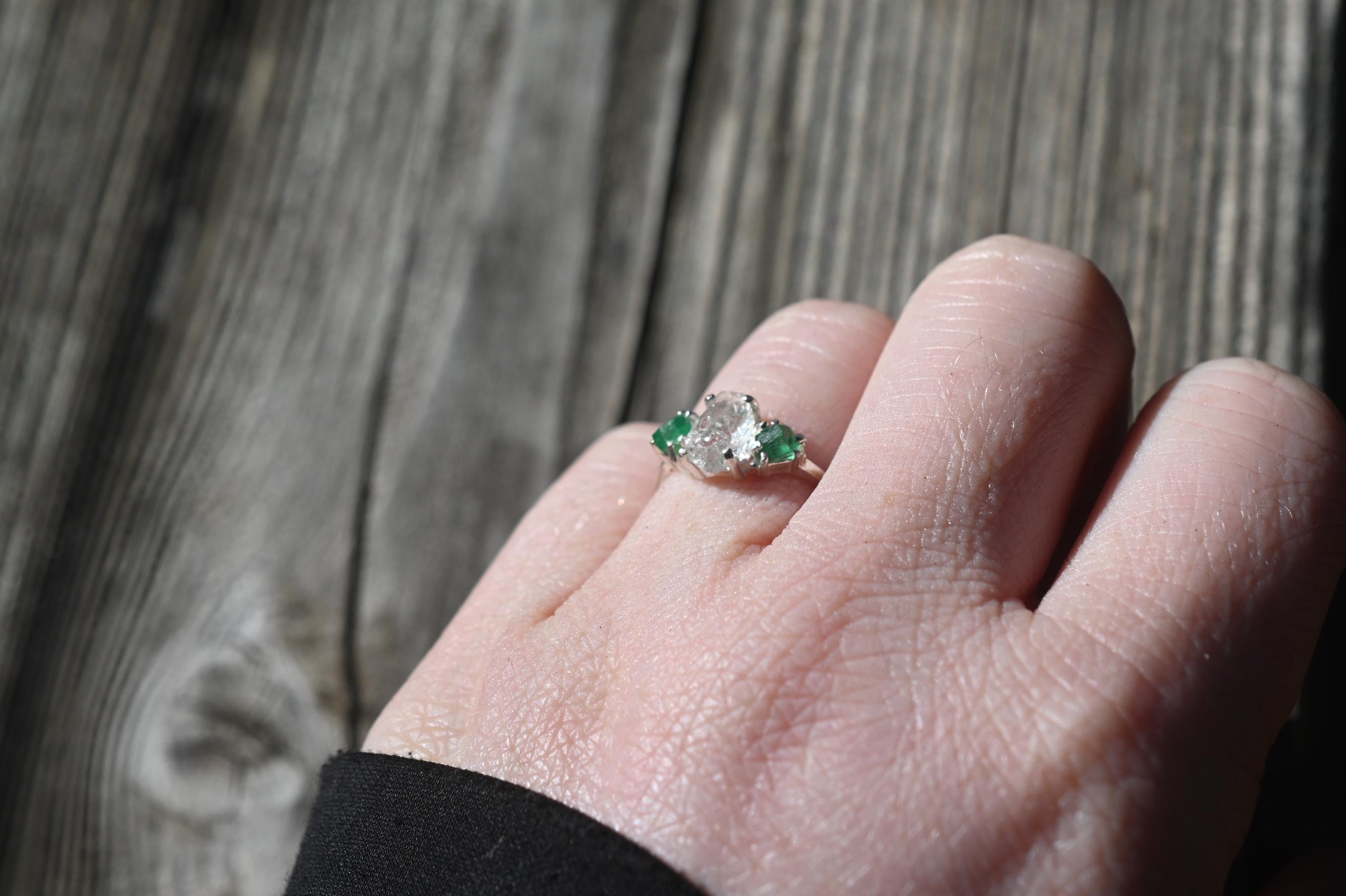 エメラルドとダイアリング H9439 Gainsborough