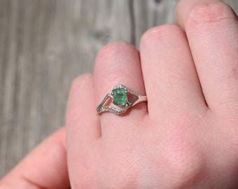 Raw Stone Ring, Art Deco Ring Raw Diamond Ring Uncut Engagement Ring Handmade Sapphire ring Peridot minimalist anniversary gift for woman