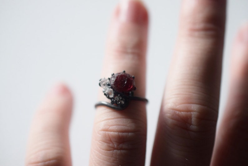 Ruwe Robijn en de diamanten verlovingsring, ruwe diamantring, natuurlijke Onbesneden Diamond trouwring, Sterling zilveren trouwring Ring afbeelding 2