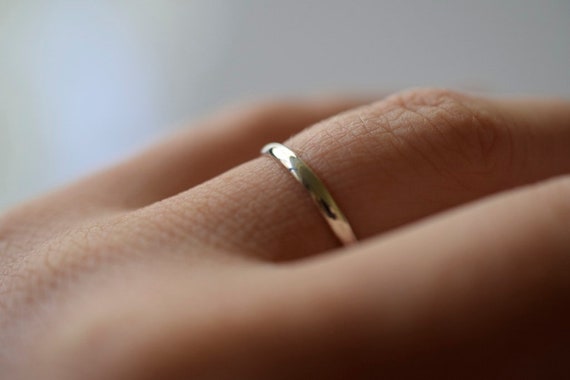Vlucht gebaar Gemaakt om te onthouden Thin Silver Ring Simple Wedding Band 2mm Wide Sterling Silver - Etsy Vlucht gebaar Gemaakt om te onthouden Thin Silver Ring Simple Wedding Band 2mm Wide Sterling Silver - Etsy