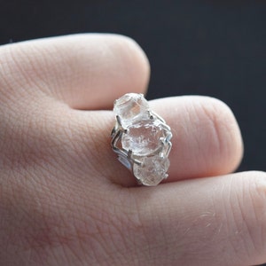 anello di fidanzamento alternativo, fede nuziale con diamanti grezzi, anello unico, anelli per donne, anello di promessa, anello di diamanti non tagliati, anello di cristallo non tagliato,