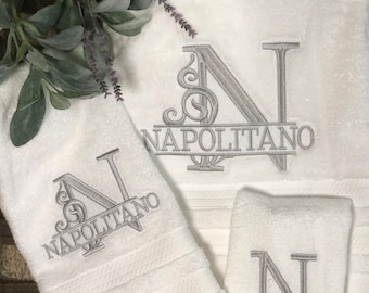 Custom Embroidered Bath Towel, Personalized New Home Gift, Minimalist Towel Set, Elegant Script Monogram Towel, Fancy Bathroom Towels
