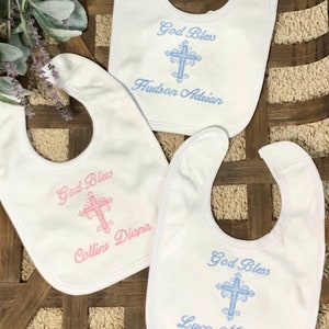 Body de Bautismo con Cruz y Nombre Personalizado, Regalo de Bautizo Bordado, Dios Bendiga al Bebé, Body de Bautismo y/o Babero a Juego imagen 9