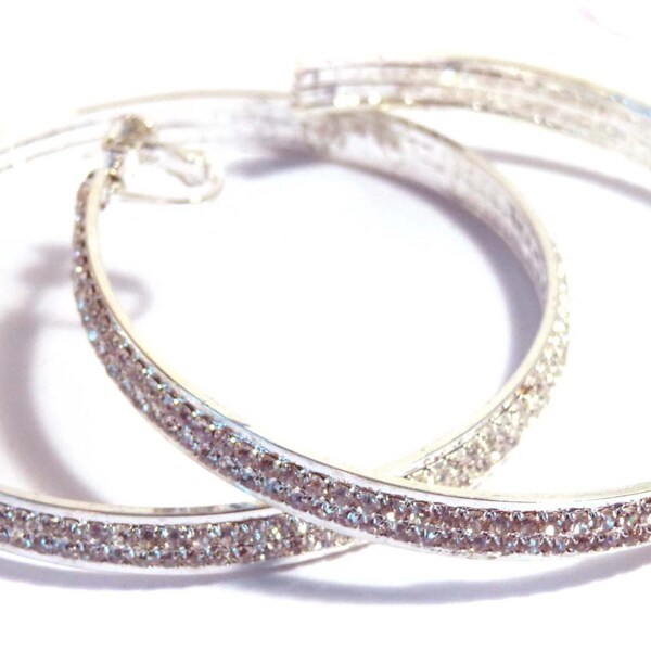 Orecchini A Cerchio Iridiscenti Da 2.5 Pollici - Cristallo E Strass Tripla Filiera - Silver