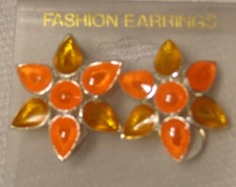 VINTAGE CLIP-ON Earrings orange and yellow star clusters 1 inch 60's style