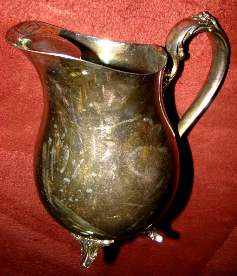 Oneida Water Pitcher With Ice Catcher Etched Bottom Oneida With Insignia of 2 Lions With a