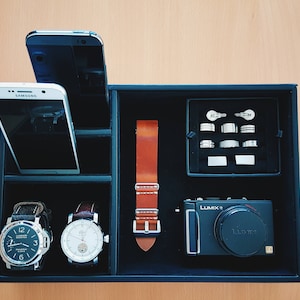 Caja de joyería para hombre Combo Catchall Tray Valet- Bandeja de almacenamiento EDC personalizada de cuero vegano para relojes, gafas de sol, carteras, anillos y gemelos