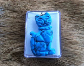 Carved stone Cat necklace.  Made of Turquoise