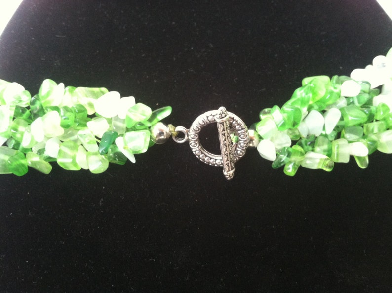 Green and White glass choker necklace image 3