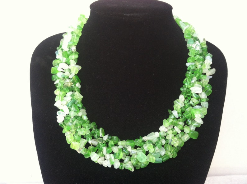 Green and White glass choker necklace image 2