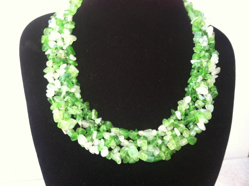 Green and White glass choker necklace image 4