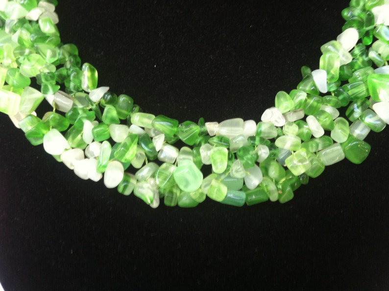 Green and White glass choker necklace image 1