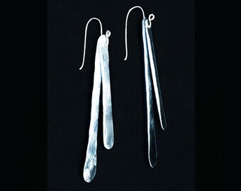 Dangles en aluminium martelé et fils d'oreille en argent sterling, boucles d'oreilles modernes organiques