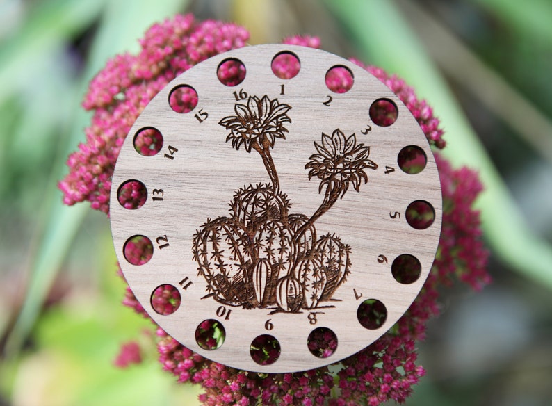 Support de rangement pour fil à broder Cactus, plante du désert Cercle de fleurs de cactus, bois de noyer pour ranger votre fil de broderie au point de croix image 9