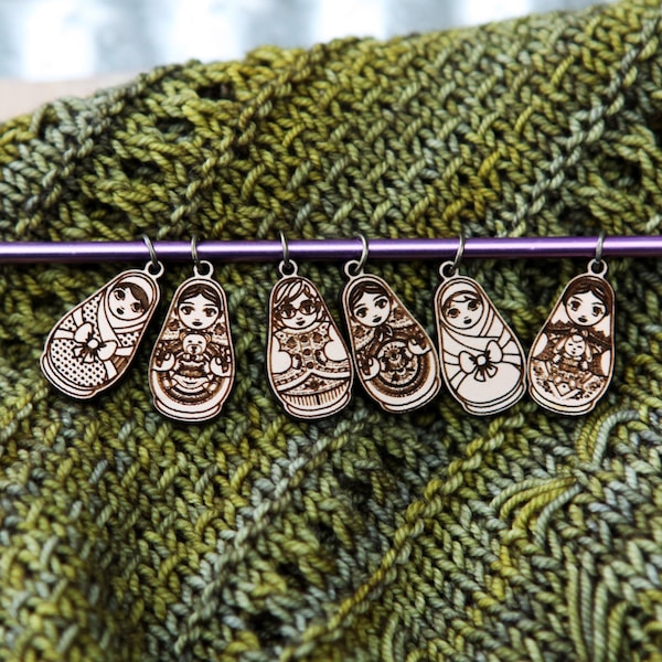 Matryoshka Dolls Stitch Markers for knitting made from maple wood- Set of 6 - Cute Russian nesting dolls shaped knit and crochet markers