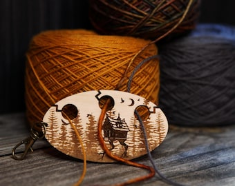 Baba Yaga knitting & crochet yarn separator. Yarn divider with three holes for colorwork, made from maple wood.