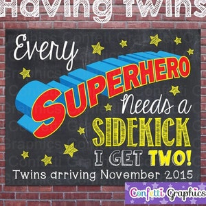 Jeder Superheld braucht einen Sidekick Ich bekomme zwei 2 Zwillinge Custom Date Chalkboard Schwangerschaft Ankündigung Baby Reveal Kreide Poster Zeichen Digitale Datei