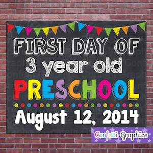 Primer día de 3 preescolares de tres años con fecha personalizada pizarra Tiza de regreso a la escuela Póster del maestro Cartel Cartel Banner Photo Prop