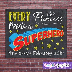 Cada princesa necesita una mina de superhéroes llega con fecha personalizada Pizarra Anuncio de embarazo Bebé Revelar póster de tiza Cartel De Tiza Foto Prop