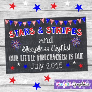 Stars Stripes Noches de insomnio Nuestro pequeño petardo Pizarra Anuncio de bebé Embarazo Revelación Cartel Cartel Prop 4 de julio Cuatro