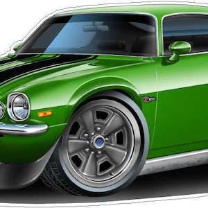 Könnte beinhalten: Ein grüner Chevrolet Camaro Muscle-Car aus den 1970er Jahren mit schwarzen Rennstreifen. Das Auto hat eine schwarze Innenausstattung und Chrom-Akzente.