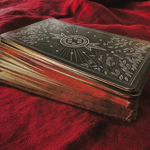 Gilded edges on the Asphodelon Tarot cards
