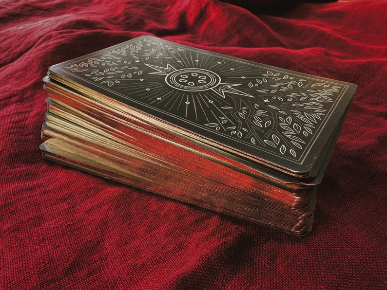 Gilded edges on the Asphodelon Tarot cards