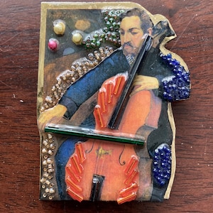 Grande RARO vintage firmato Bonnie Kondor Pin 3D Il violoncellista Paul Gauguin e me con spilla pendente
