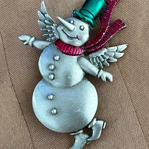 Vintage Zinn JJ Jonette Schmuck Engel Schneemann Pin