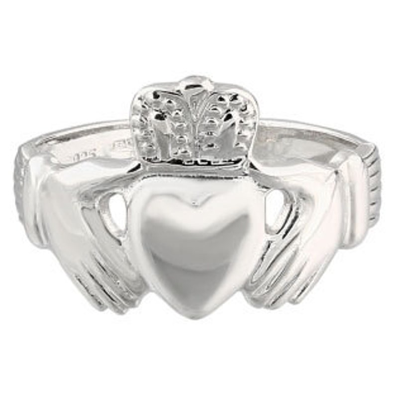 womens claddagh wedding ring