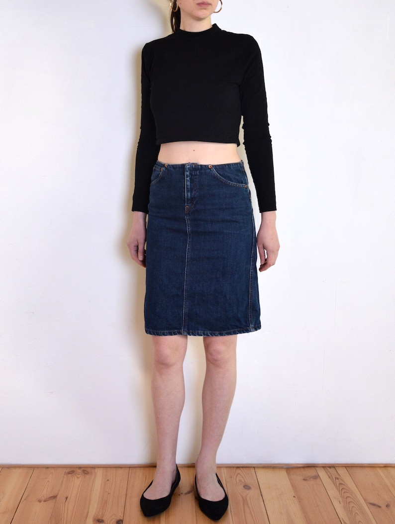 90's Levi Strauss denim skirt, low waist Levi's navy blue denim pencil skirt, small xs image 1