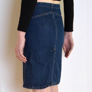 90's Levi Strauss denim skirt, low waist Levi's navy blue denim pencil skirt, small xs image 3