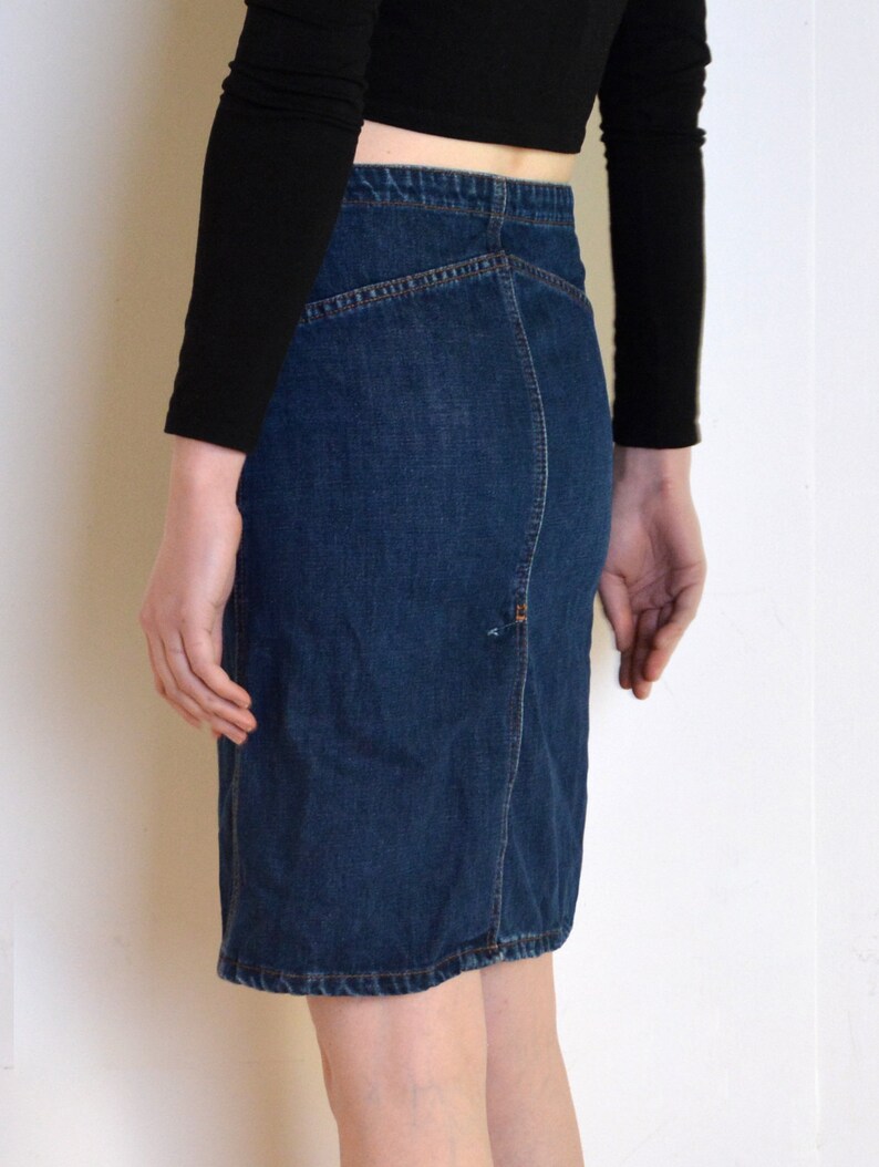 90's Levi Strauss denim skirt, low waist Levi's navy blue denim pencil skirt, small xs image 3