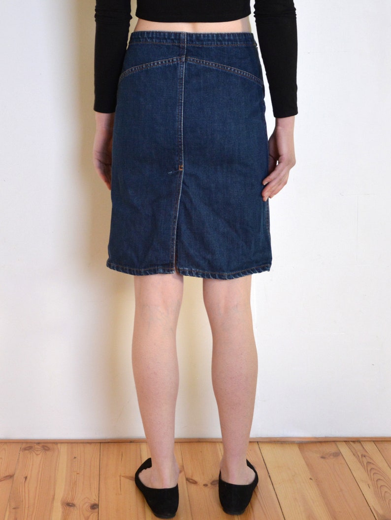 90's Levi Strauss denim skirt, low waist Levi's navy blue denim pencil skirt, small xs image 4