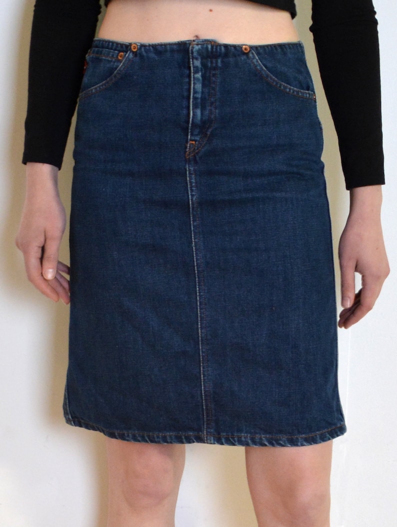 90's Levi Strauss denim skirt, low waist Levi's navy blue denim pencil skirt, small xs image 5