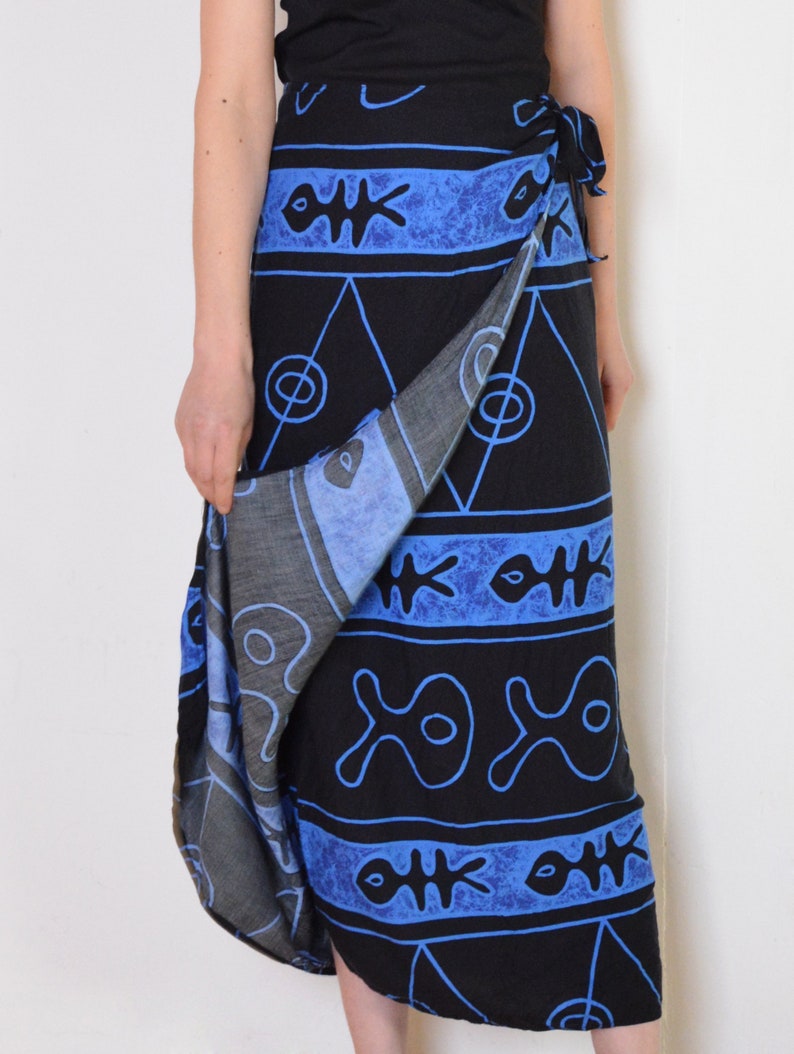 90's wrap skirt, fish print black and blue, seaside, psychedelic, rave, beach vintage midi maxi skirt image 2