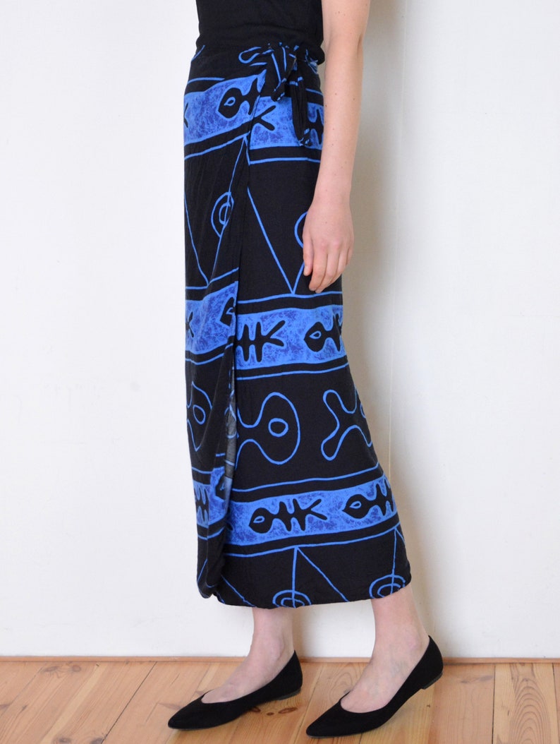 90's wrap skirt, fish print black and blue, seaside, psychedelic, rave, beach vintage midi maxi skirt image 3