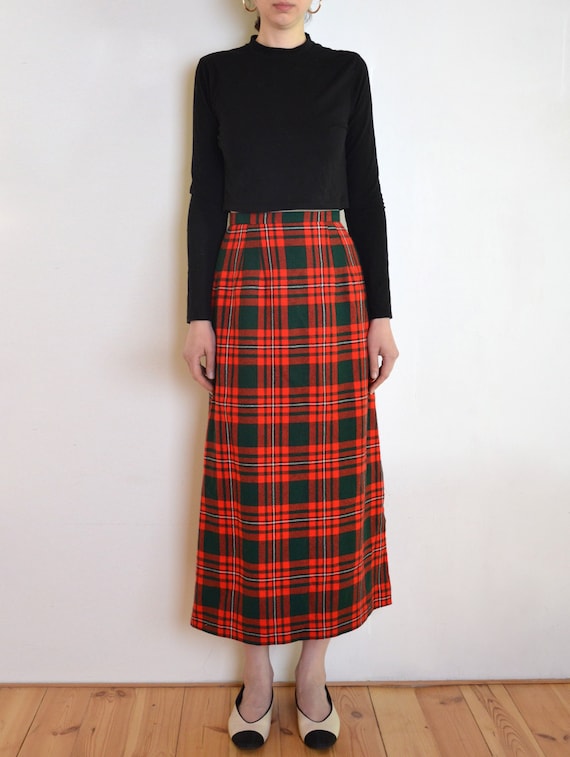 70's long tartan skirt, red and green checked mid… - image 1