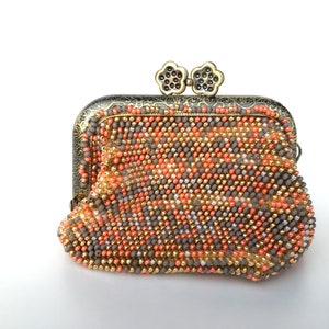 Monedero de cuentas de crochet, monedero de cuentas de vidrio. Regalo para ella. Monedero naranja de perlas hecho a mano. Monedero para mujer.