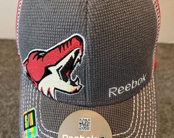 Arizona Coyotes Hat NWOT Fitted Reebok Center Ice Gray Red Logo Size S/M NHL