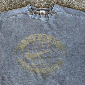 Nike VTG Sweatshirt Blue Green “Sports & Fitness” Screen Print Distressed Y2K bild 7