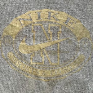 Nike VTG Sweatshirt Blue Green “Sports & Fitness” Screen Print Distressed Y2K bild 8