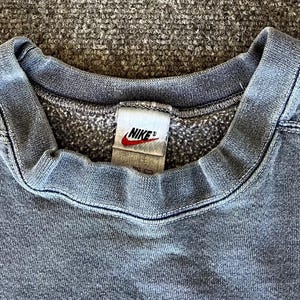 Nike VTG Sweatshirt Blue Green “Sports & Fitness” Screen Print Distressed Y2K bild 10
